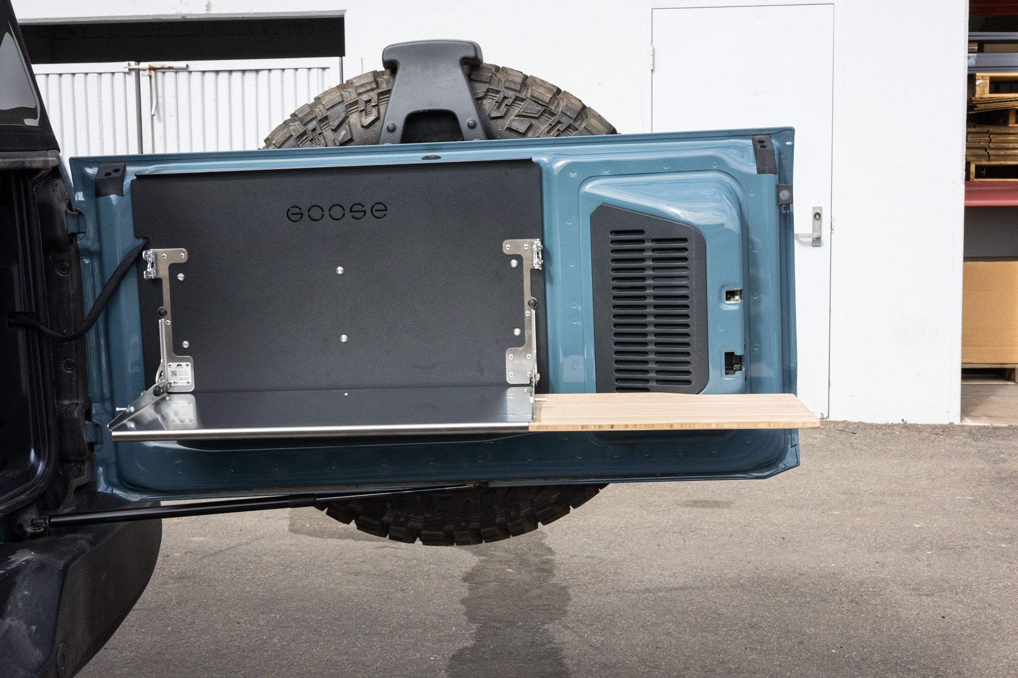 Ford Bronco 2021 - Present 6th Gen. - Tailgate Table - Spirit of 1876 - Goose Gear
