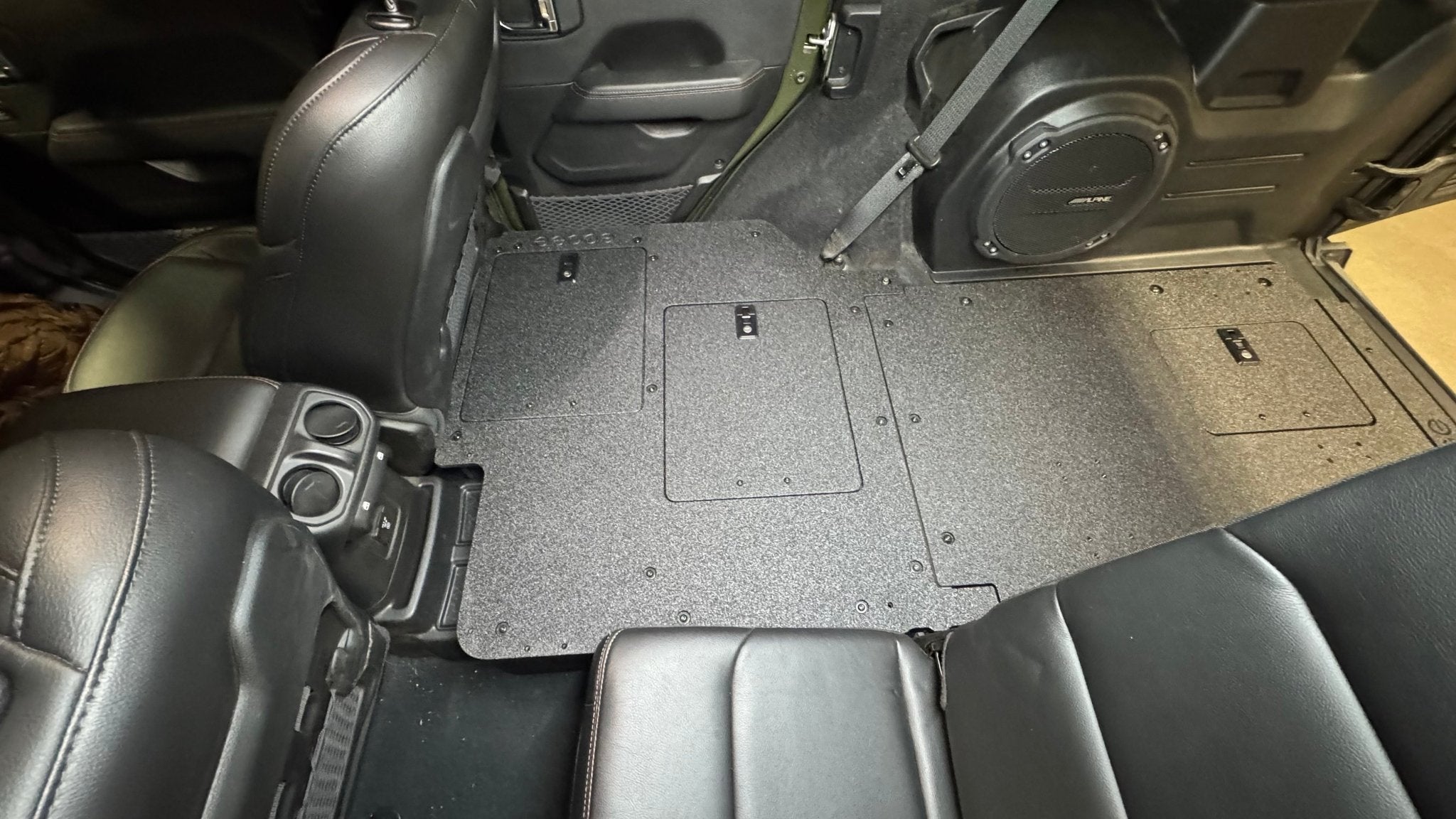 Goose Gear Jeep Wrangler 2024 - Present JLU 4 Door - Second Row Seat Delete Plate System - V2 - Spirit of 1876Goose Gear