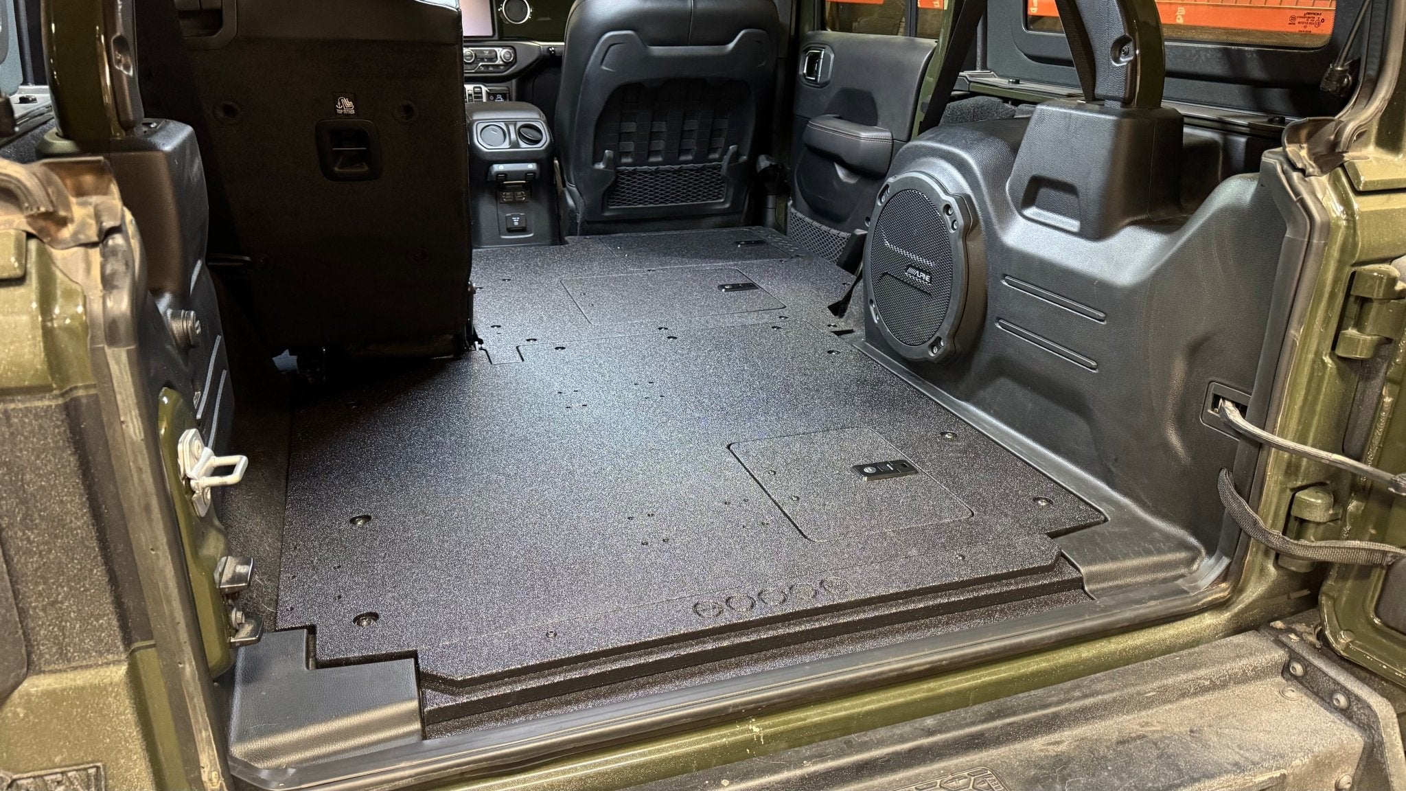 Goose Gear Jeep Wrangler 2024 - Present JLU 4 Door - Second Row Seat Delete Plate System - V2 - Spirit of 1876Goose Gear