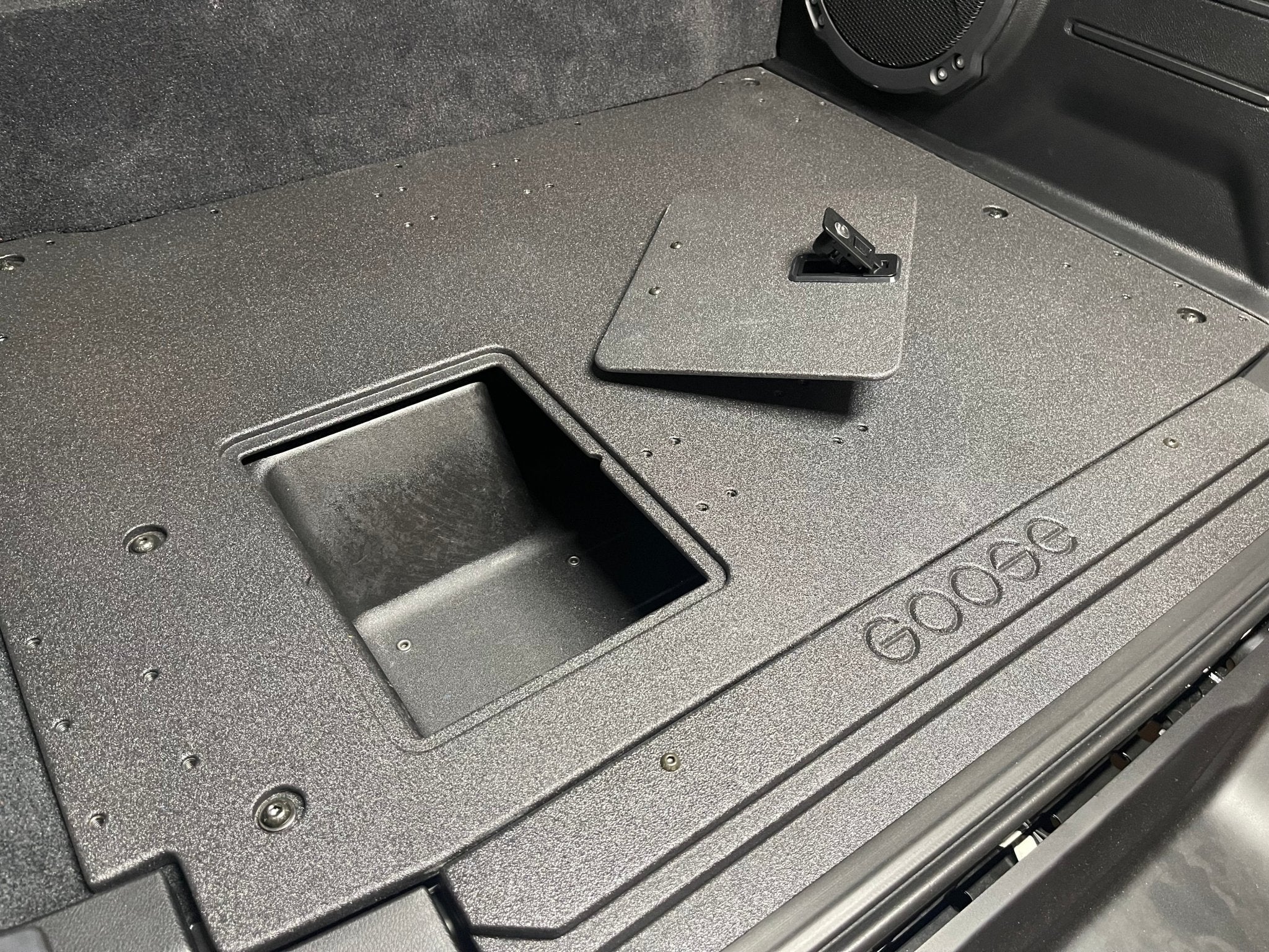Jeep Wrangler 2021 - Present 4xe 4 Door - Rear Plate System - Spirit of 1876 - Goose Gear