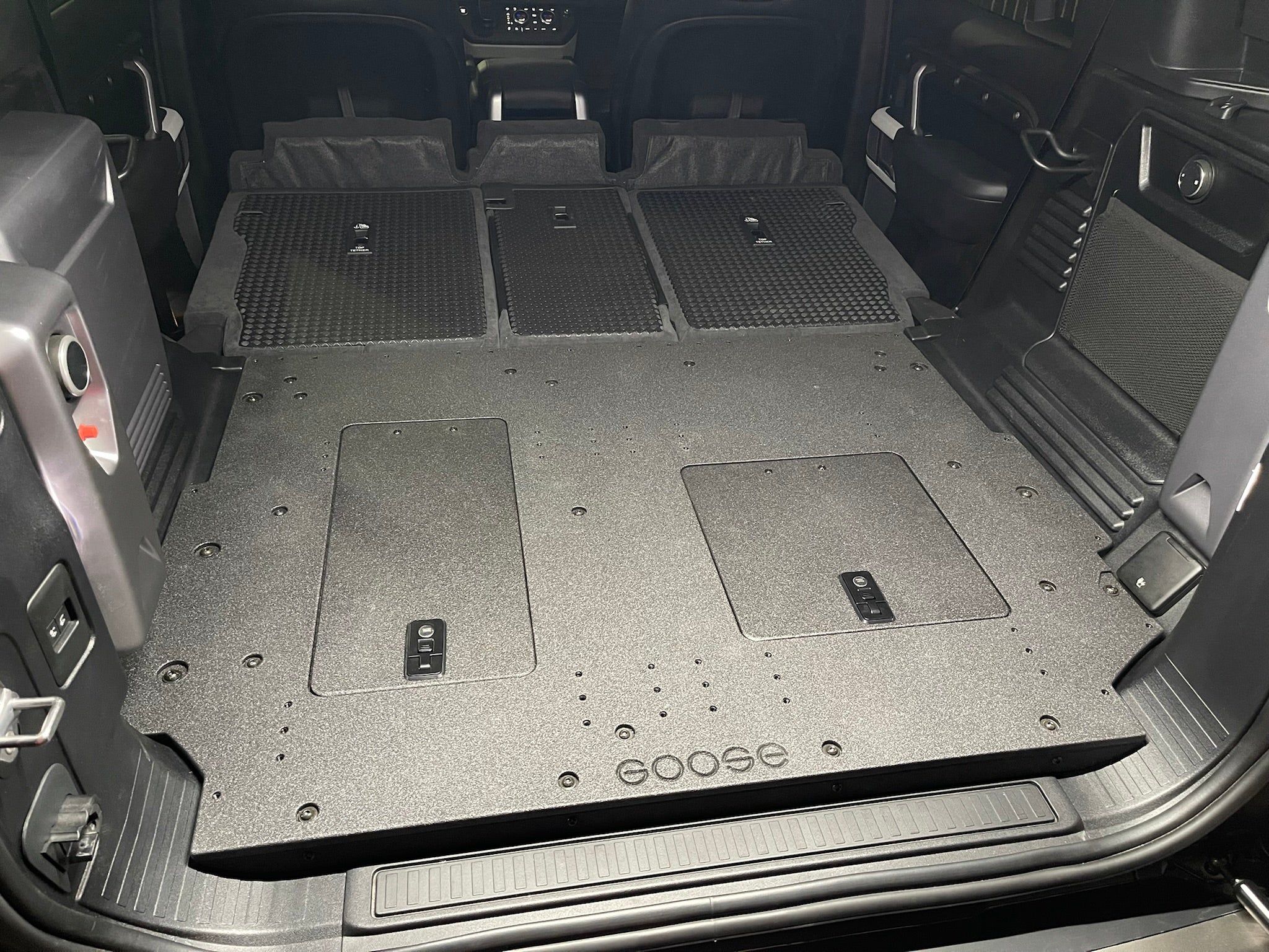 Land Rover Defender 2020 - Present L663 - Rear Plate System - Spirit of 1876 - Goose Gear