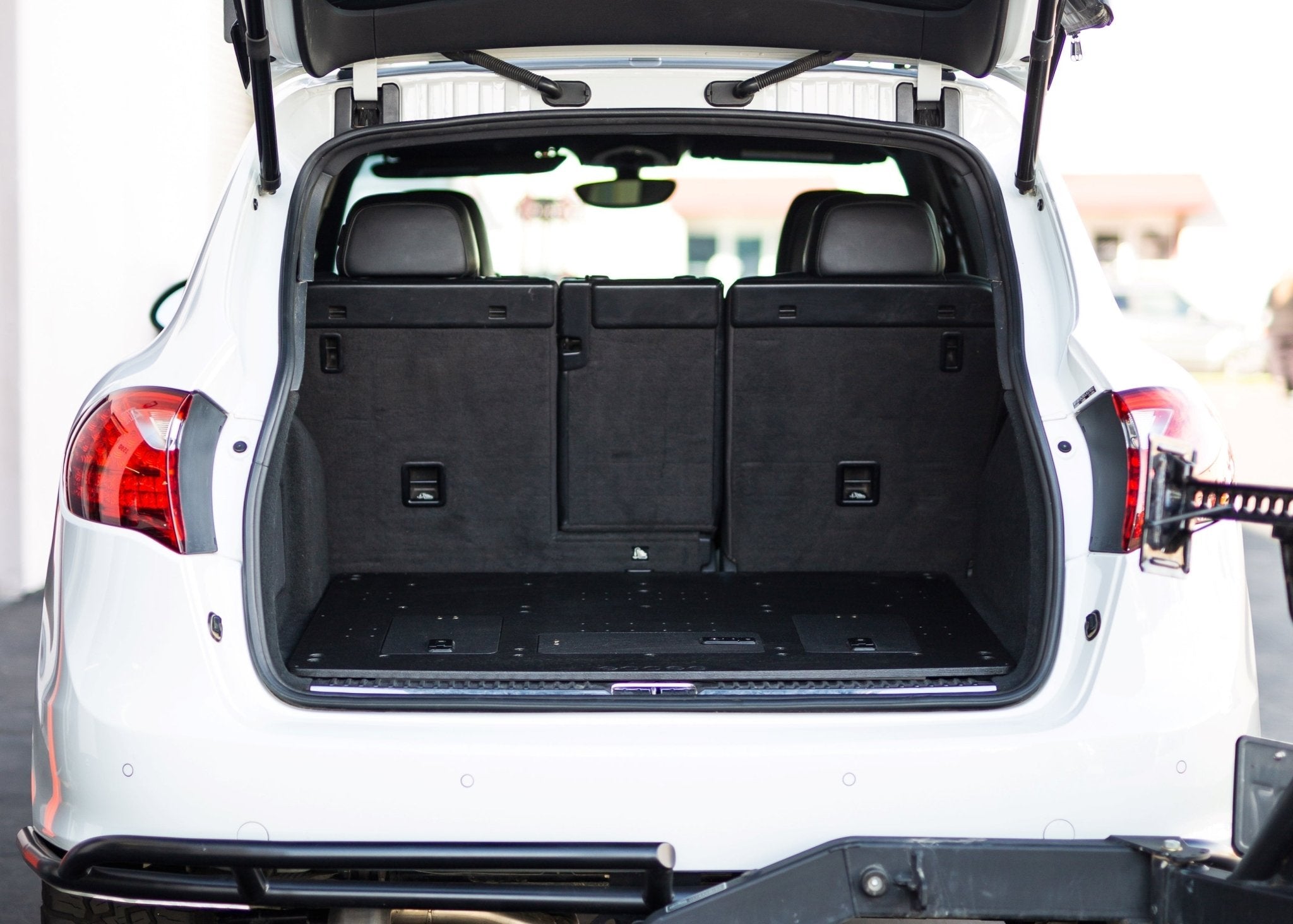 Porsche Cayenne 2011 - 2017 2nd Gen. - Rear Plate System - Spirit of 1876 - Goose Gear