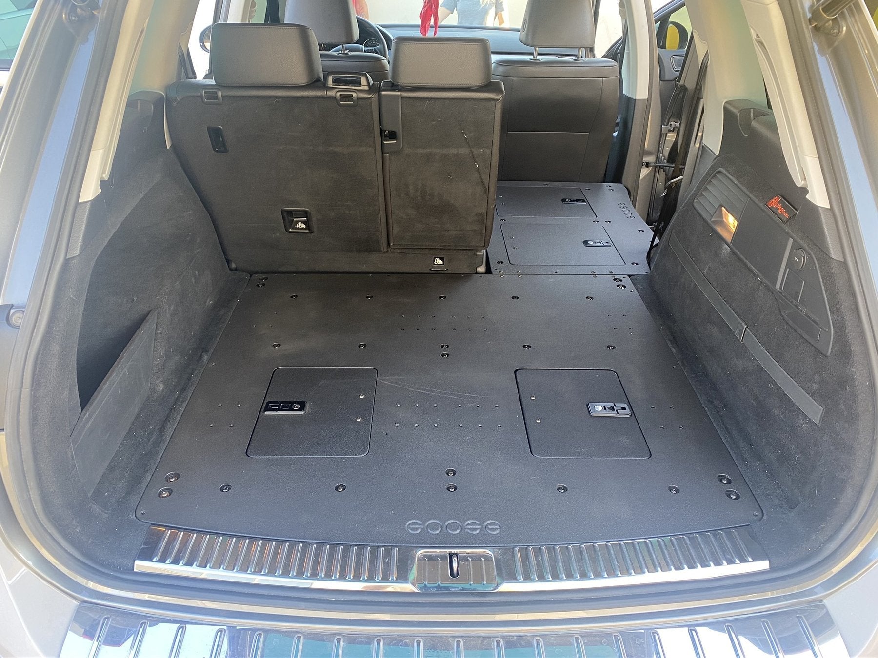 Porsche Cayenne 2011 - 2017 2nd Gen. - Second Row Seat Delete Plate System - Spirit of 1876 - Goose Gear