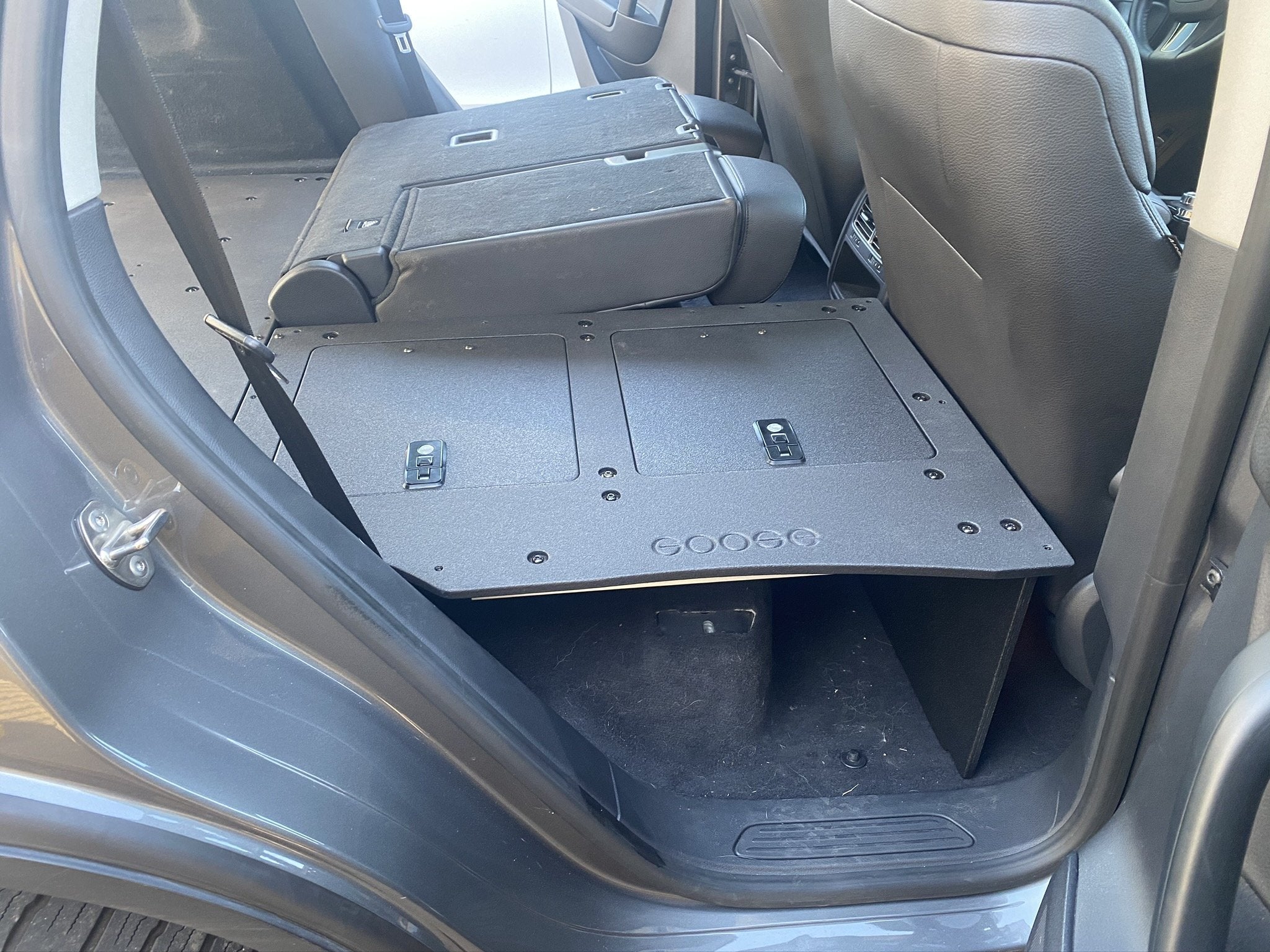 Porsche Cayenne 2011 - 2017 2nd Gen. - Second Row Seat Delete Plate System - Spirit of 1876 - Goose Gear