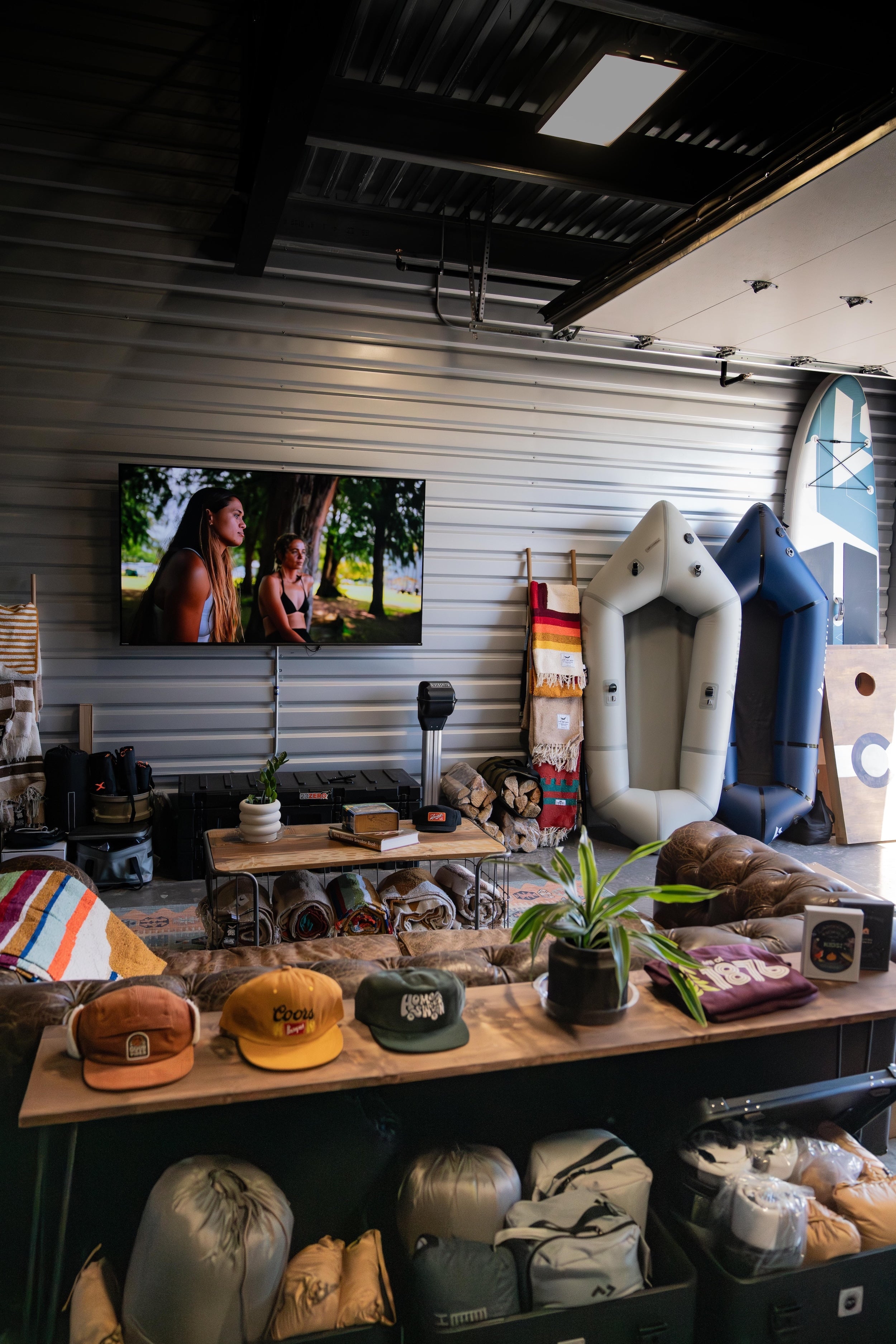 image of shop with tv on 