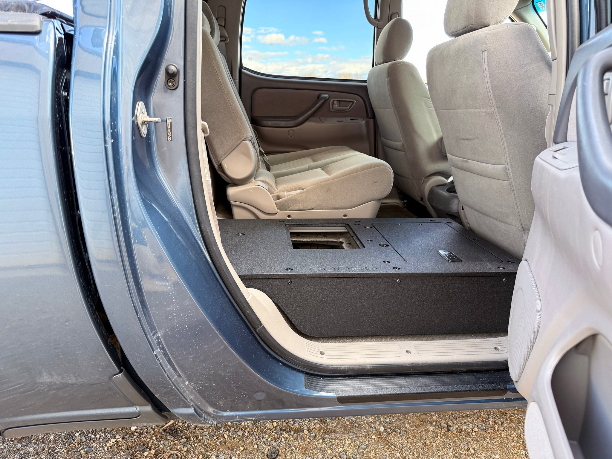Toyota Tundra - 2000 - 2006 1st Gen - Double Cab - Second Row Seat Delete Plate System - Spirit of 1876Goose Gear