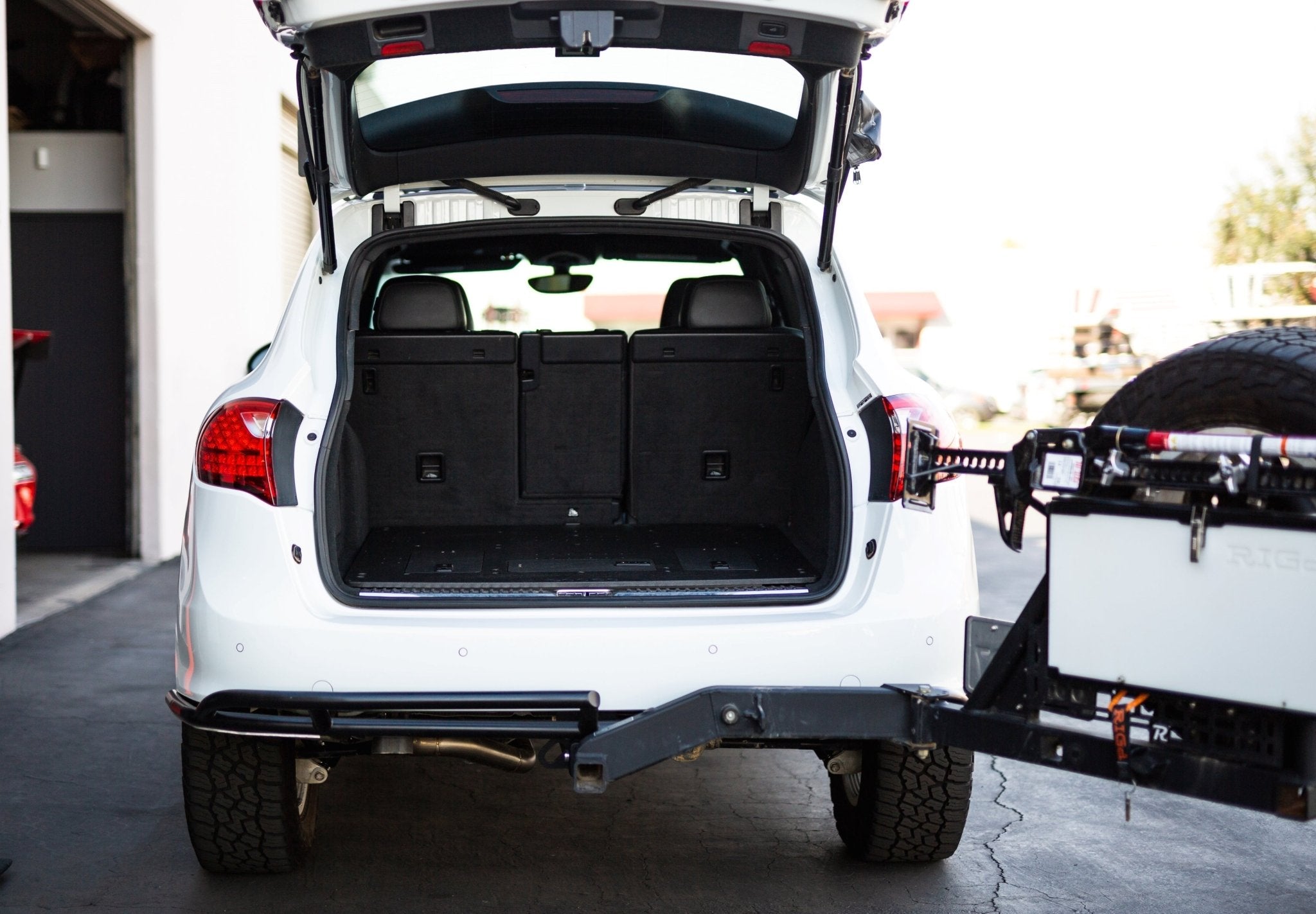 Volkswagen Touareg 2011 - 2017 2nd Gen. - Rear Plate System - Spirit of 1876 - Goose Gear