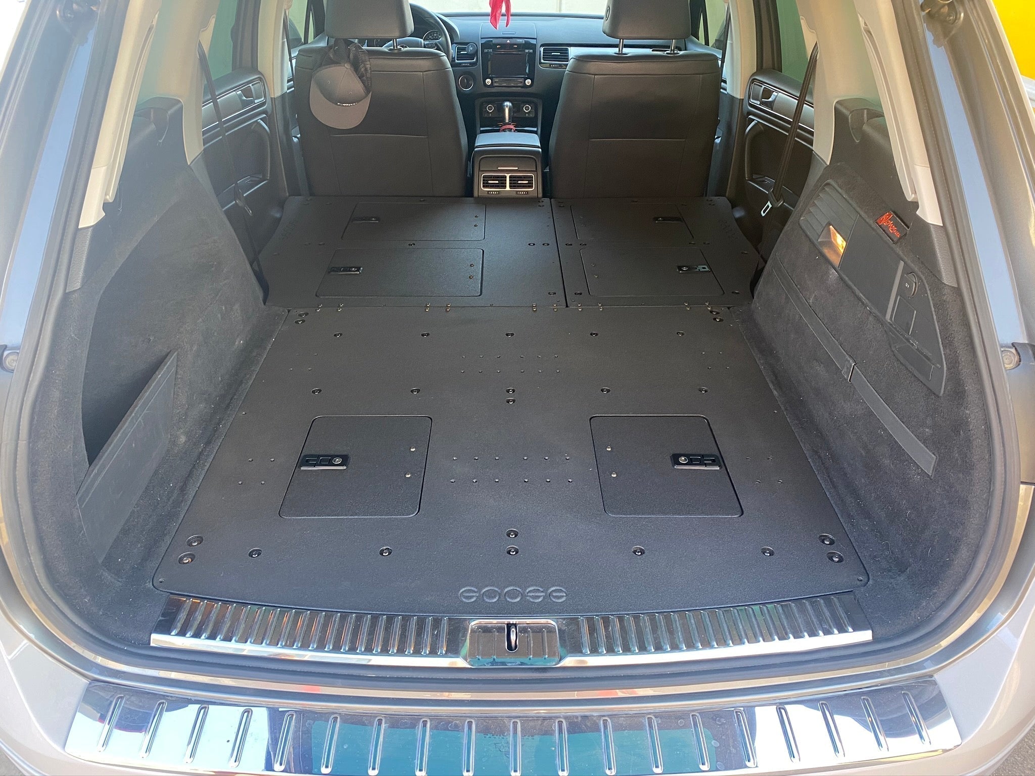 Volkswagen Touareg 2011 - 2017 2nd Gen. - Second Row Seat Delete Plate System - Spirit of 1876 - Goose Gear