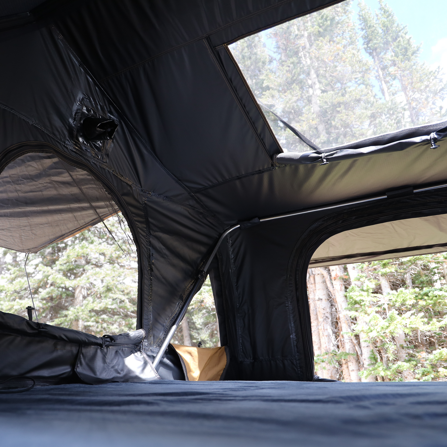 Alto Elite Hardshell Rooftop Tent (King Size Bed)